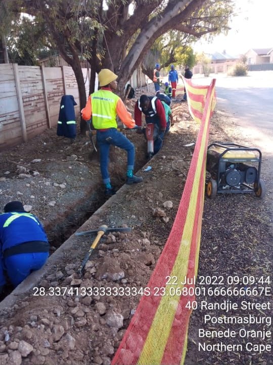 Team trenching for underground fibre installation